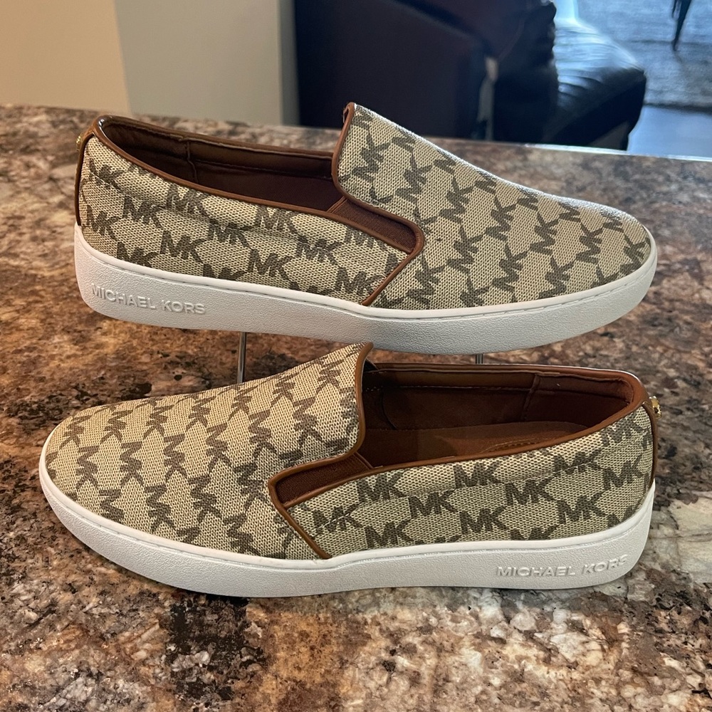 💕sold💕Michael Kors Slip On Sneakers - Picture 8 of 13